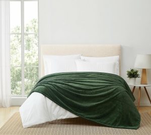 Throws & Blankets |   Lavish Plush Solid Full/Queen Blanket Throws & Blankets Dark Green